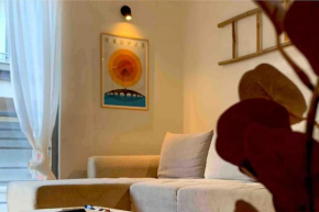 SMART Alexa, Hue & Mi Central Apartment - 4 Guests